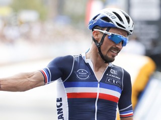 Julian Alaphilippe obhájil titul majstra sveta v cestnej cyklistike. 