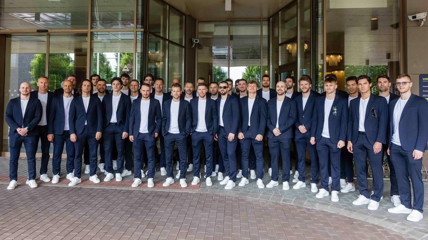 Slovenskí hokejisti pred odletom na MS v hokeji 2025. 