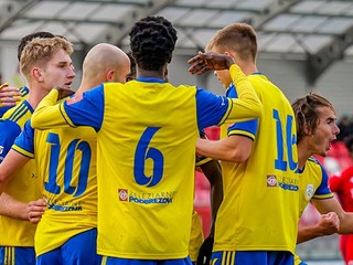 Radosť hráčov FK Pohronie po strelení gólu proti Liptovskému Mikulášu.