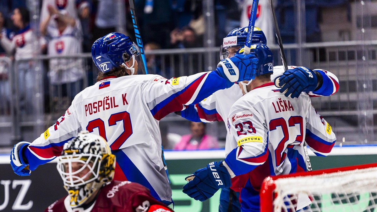 Slovenskí hokejisti v príprave proti Lotyšsku.