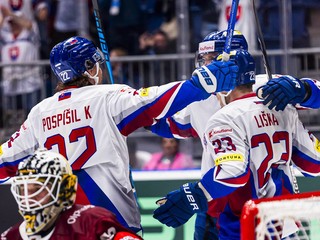 Slovenskí hokejisti v príprave proti Lotyšsku.