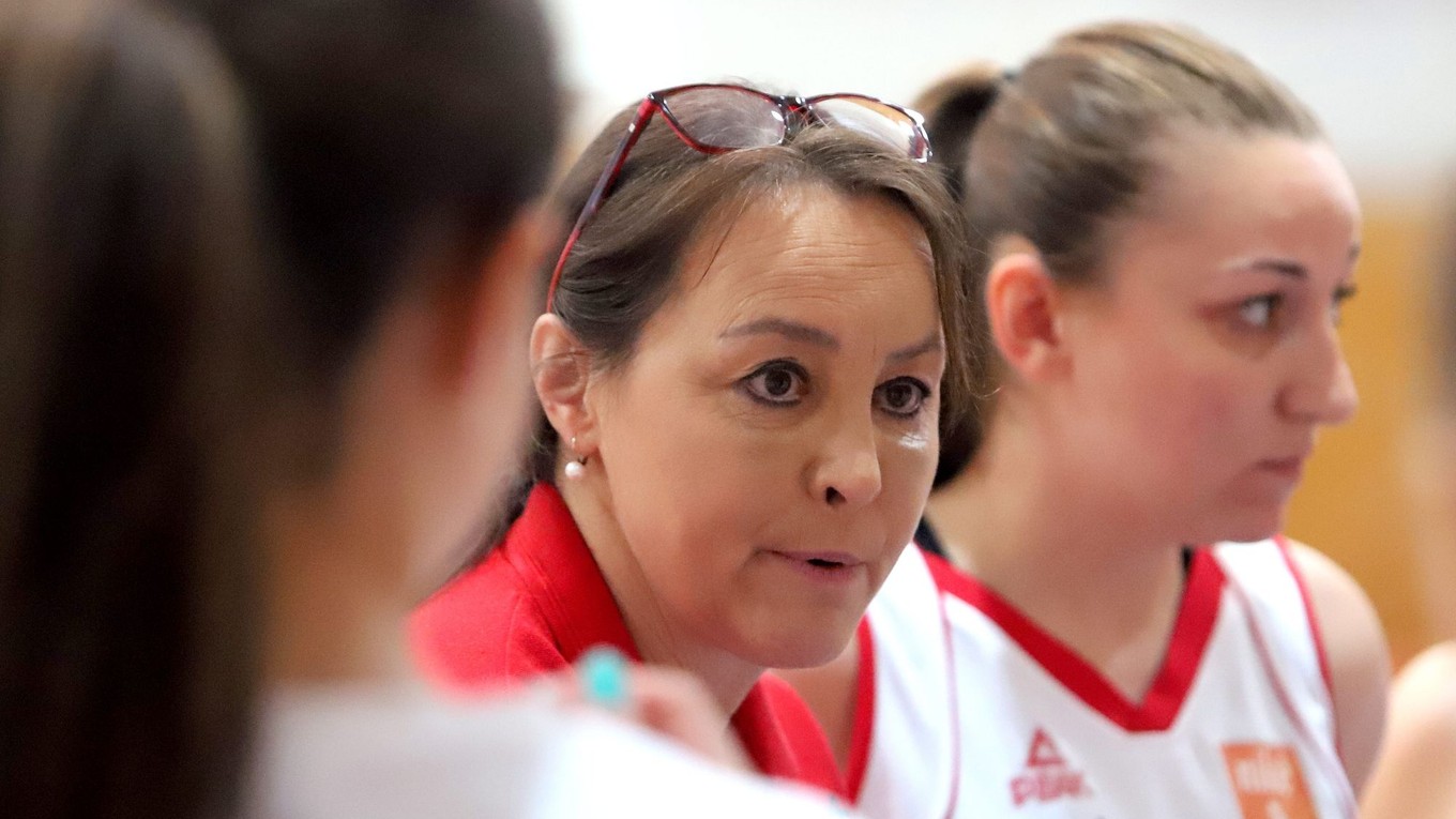Na snímke hlavná trénerka BK ŠK UMB Banská Bystrica Andrea Izáková.