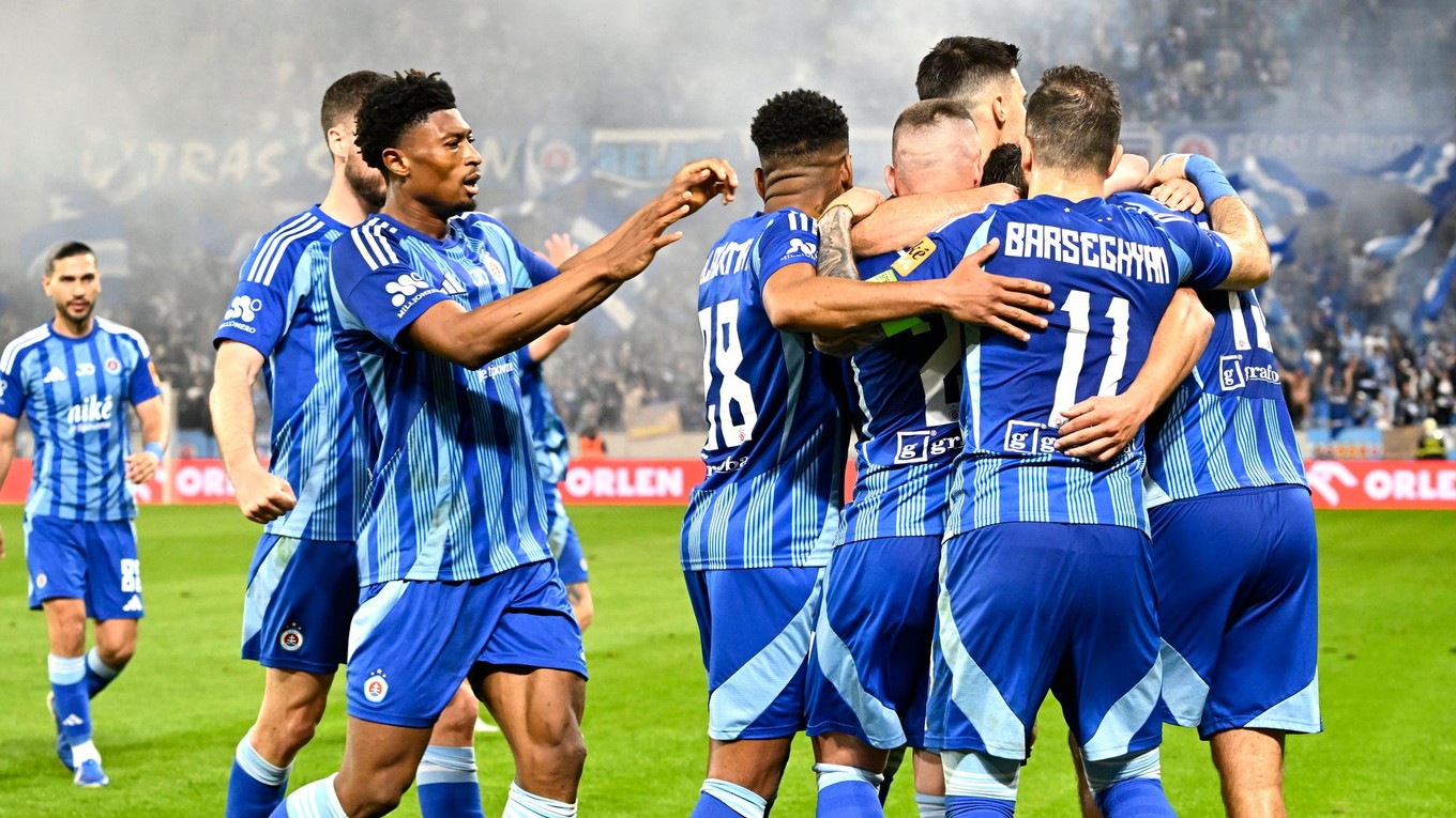 Futbalisti Slovana sa tešia z gólu