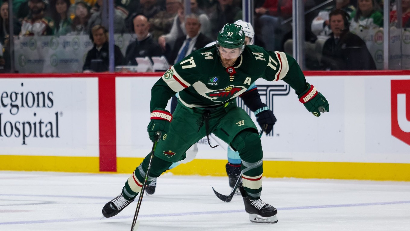 Marcus Foligno (17) v drese Minnesoty.