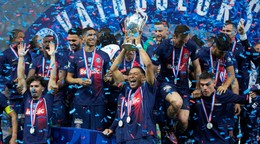 Kylian Mbappé získal pri rozlúčke s PSG trofej pre víťaza Francúzskeho pohára. 