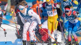 ONLINE: Peter Hinds a Tomáš Cenek dnes idú 10km voľnou technikou v bežeckom lyžovaní na ZOH 2026.