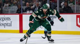 Marcus Foligno (17) v drese Minnesoty.