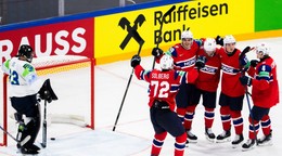 Hokejisti Nórska sa tešia z gólu na MS v hokeji 2026 proti Slovinsku.