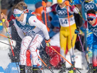 ONLINE: Peter Hinds a Tomáš Cenek dnes idú 10km voľnou technikou v bežeckom lyžovaní na ZOH 2026.