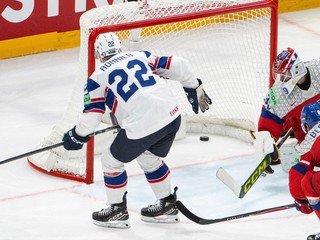 Nór Martin Ronnild strieľa gól Česku na MS v hokeji 2026.