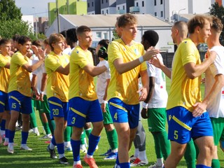 Žlto-modrá Dunajská Lužná doviezla z Nových Zámkov bod za deľbu 1:1.