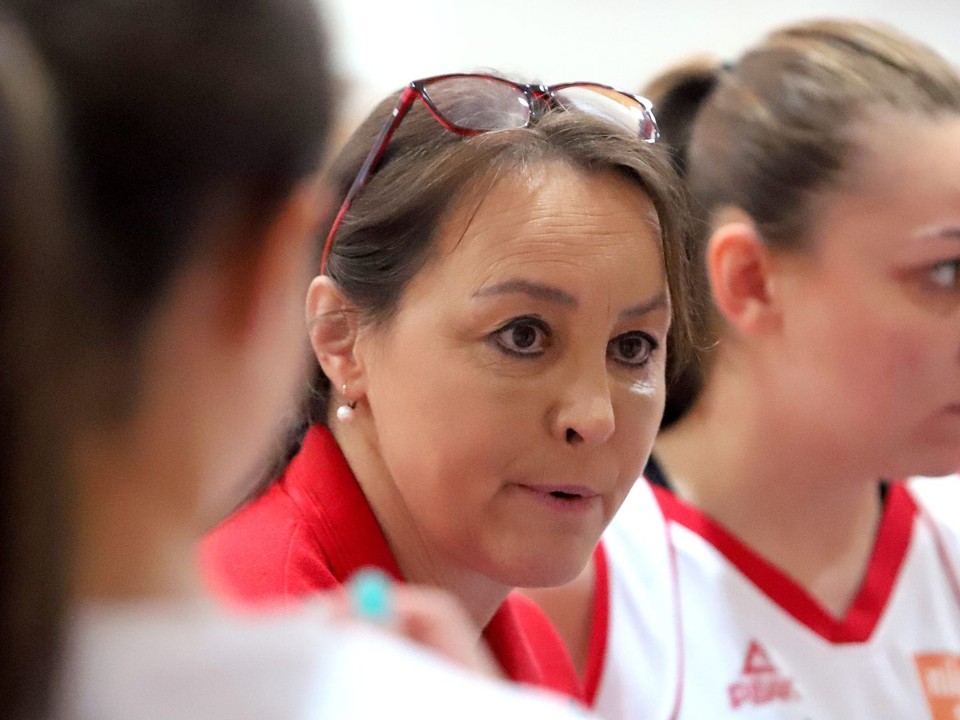 Na snímke hlavná trénerka BK ŠK UMB Banská Bystrica Andrea Izáková.