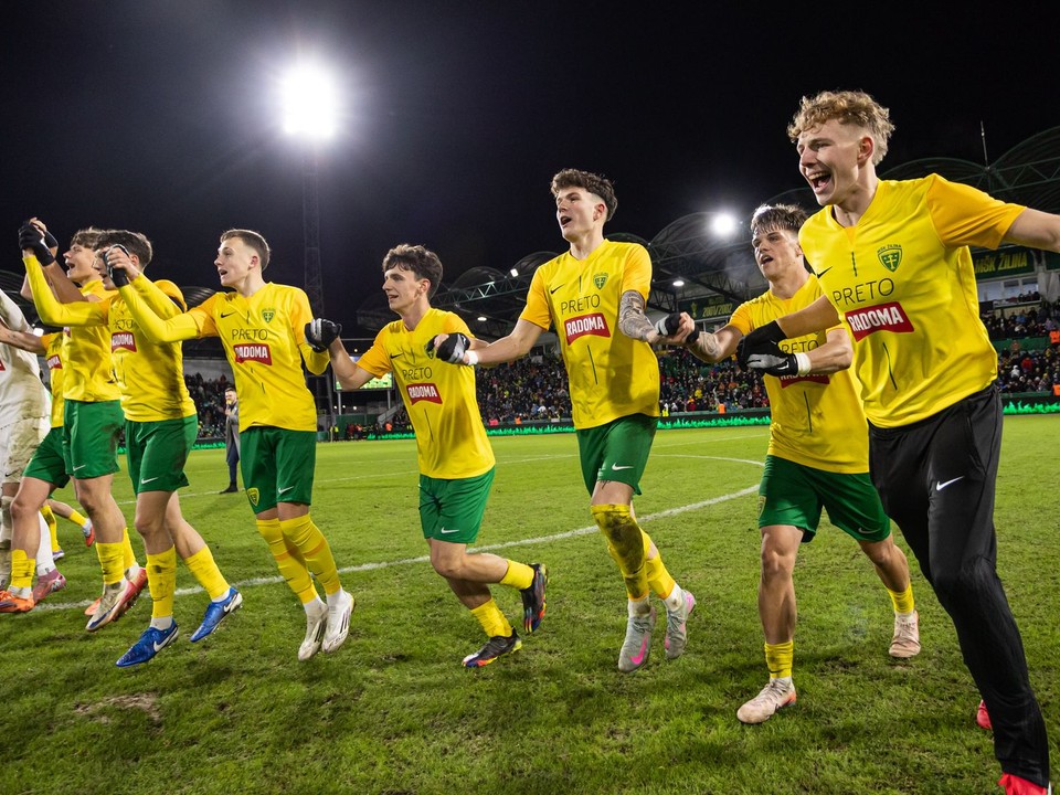 Na snímke radosť z víťazstva hráčov Žiliny po zápase šestnásťfinále mládežníckej Ligy majstrov (UEFA Youth League) vo futbale medzi MŠK Žilina - Liverpool FC .