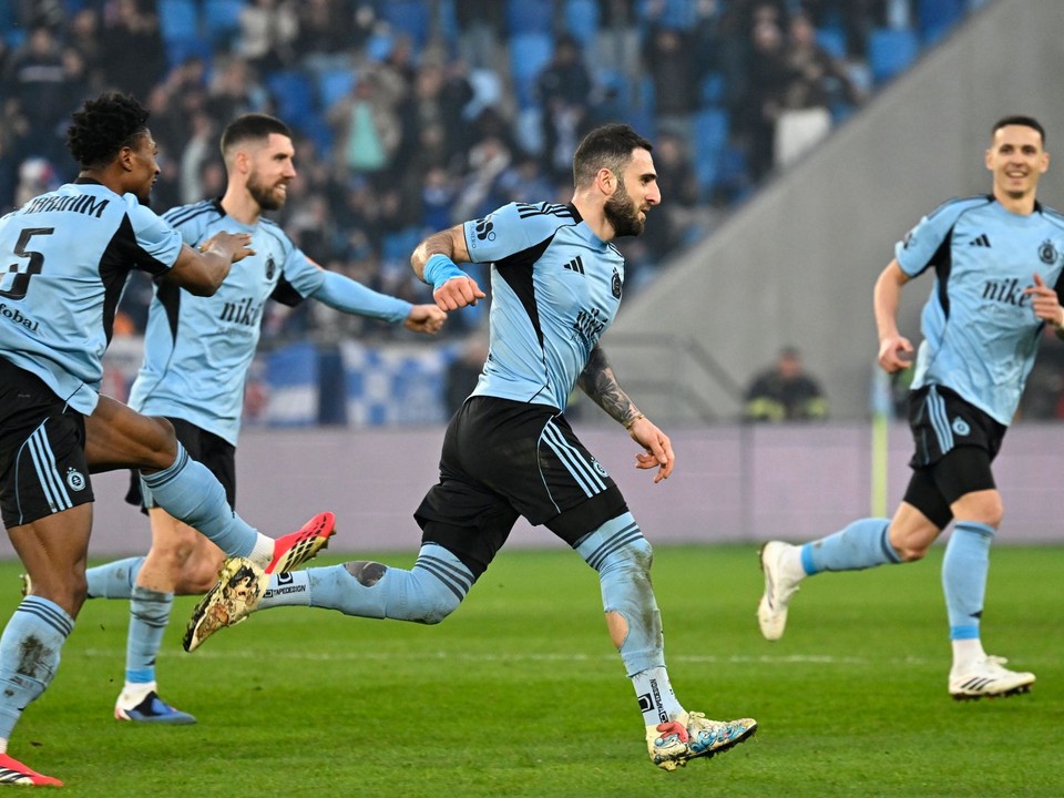 Na snímke uprostred Tigran Barseghjan (Slovan) sa raduje po strelení gólu.
