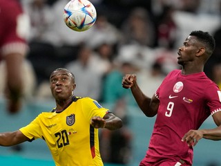 Momentka zo zápasu Katar - Ekvádor na MS vo futbale 2022.