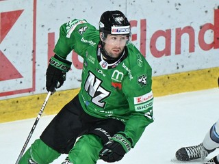 Zľava James Nicholas Ritchie a Alex Cotton v zápase HK Nitra - HC Nové Zámky v 17. kole Tipos extraligy.