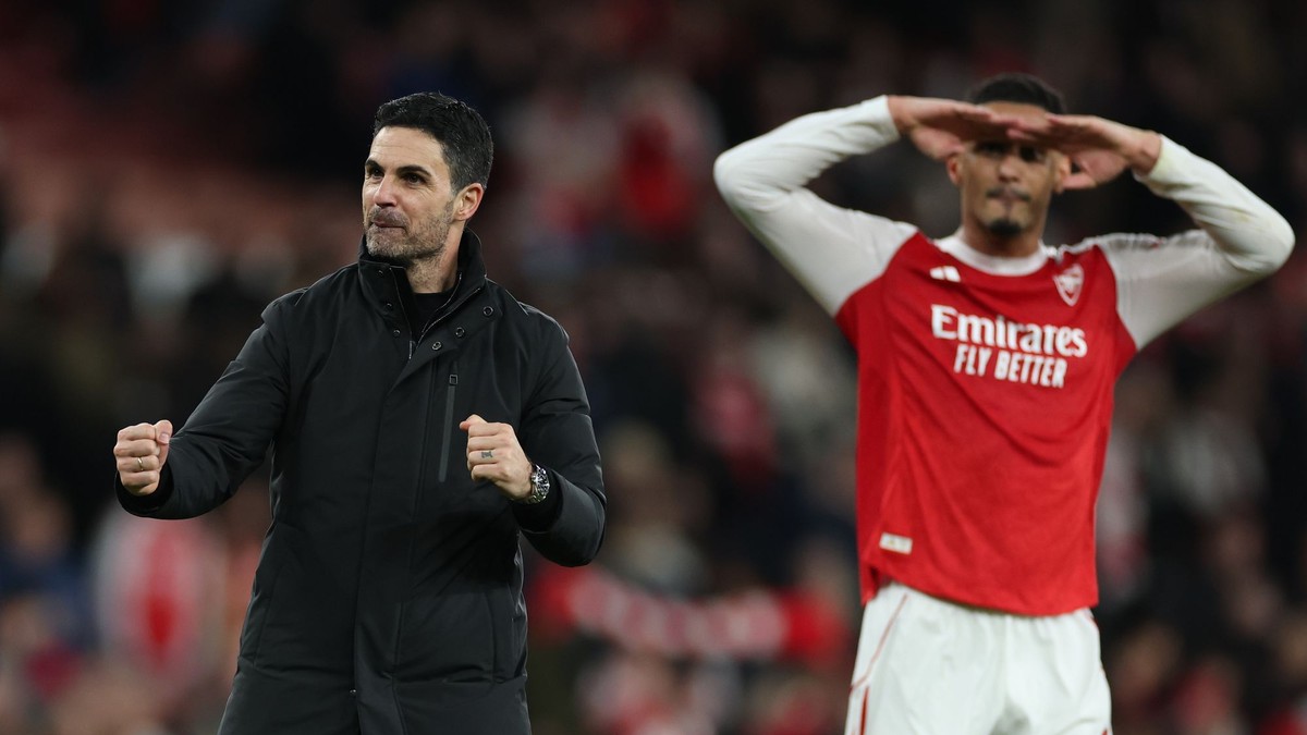 Tréner Mikel Arteta. 