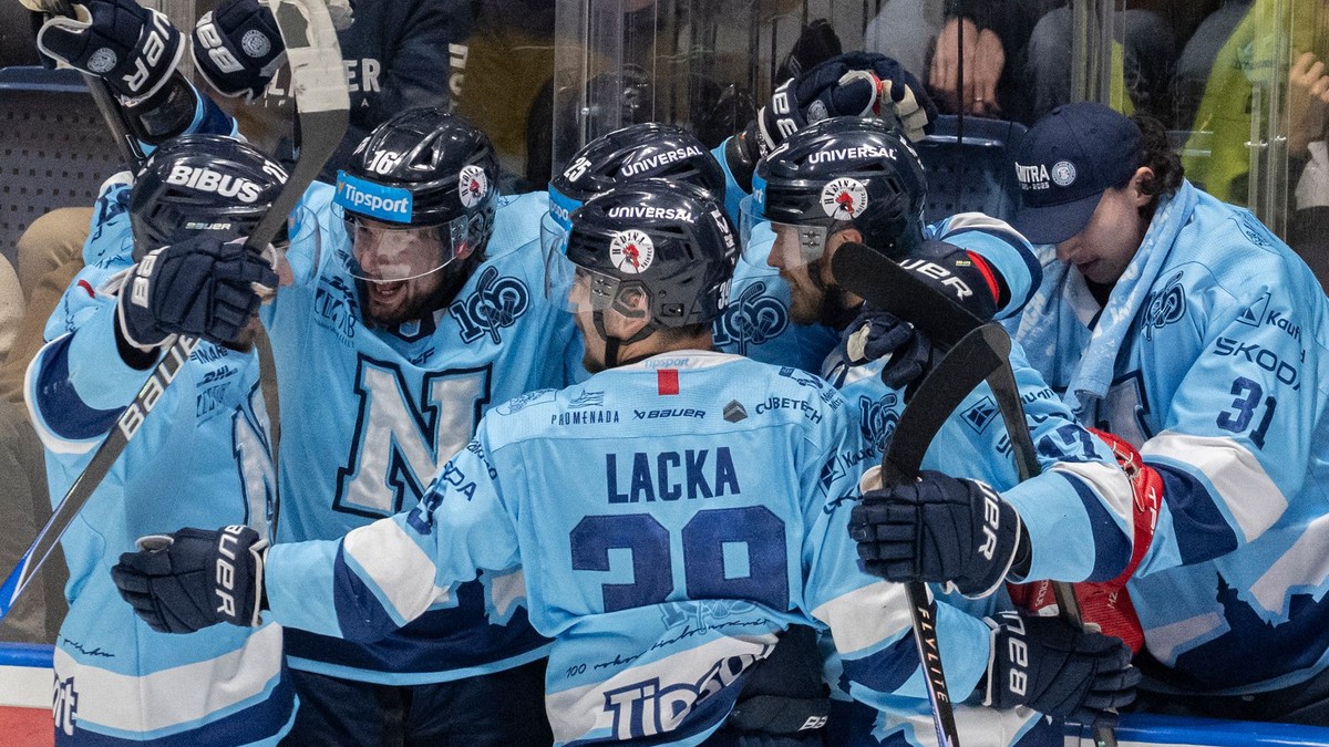Gólová radosť hráčov Nitry v 6. zápase finále play off hokejovej Tipsport extraligy medzi HC Slovan Bratislava - HK Nitra.