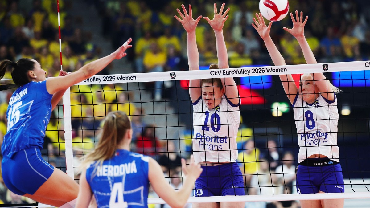 Slovenské volejbalistky Karolína Fričová a Lucia Herdová v zápase proti Švédsku na ME 2026.