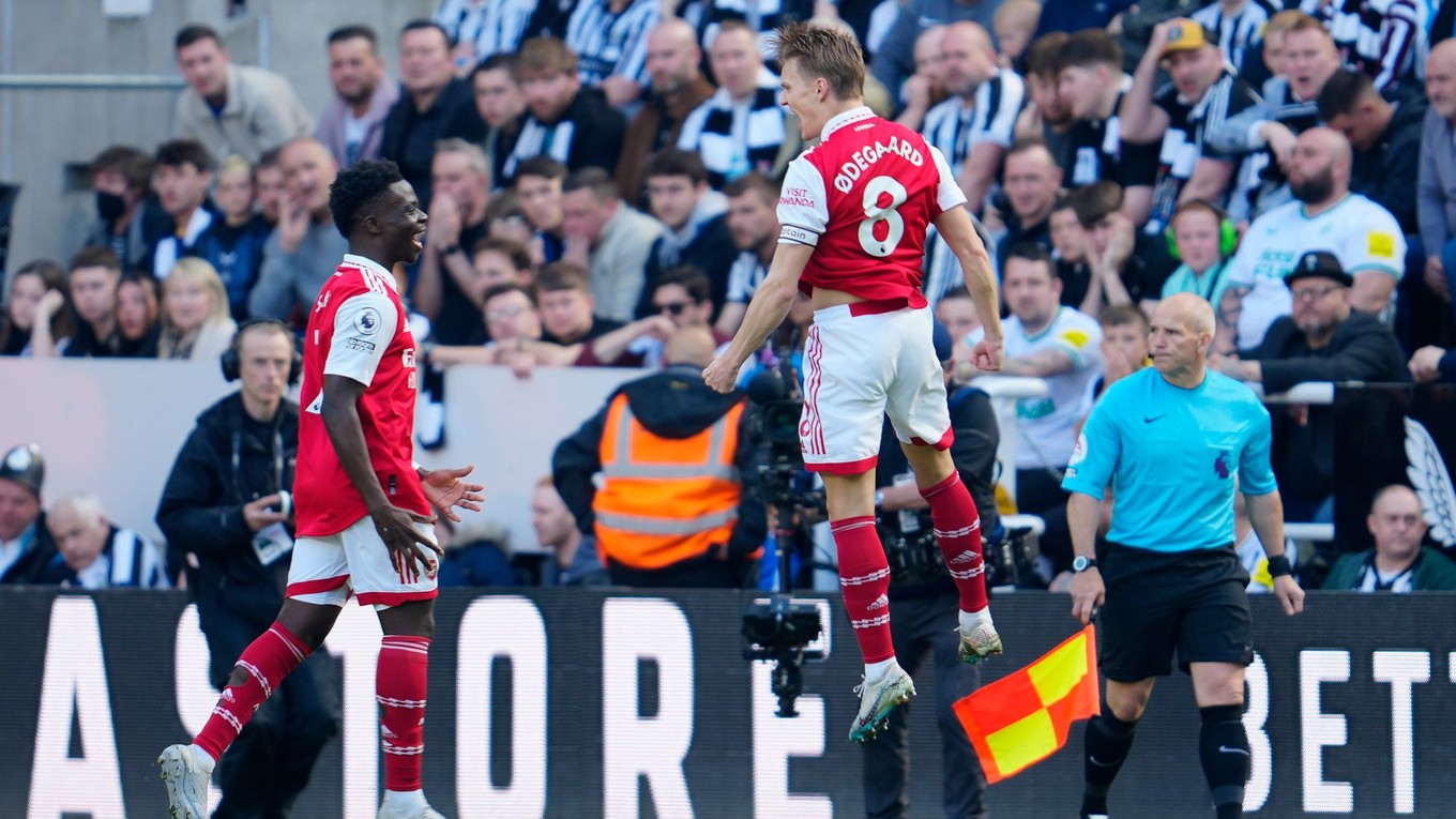 Radosť stredopoliara Arsenalu Martina Ödegaarda (vpravo). 