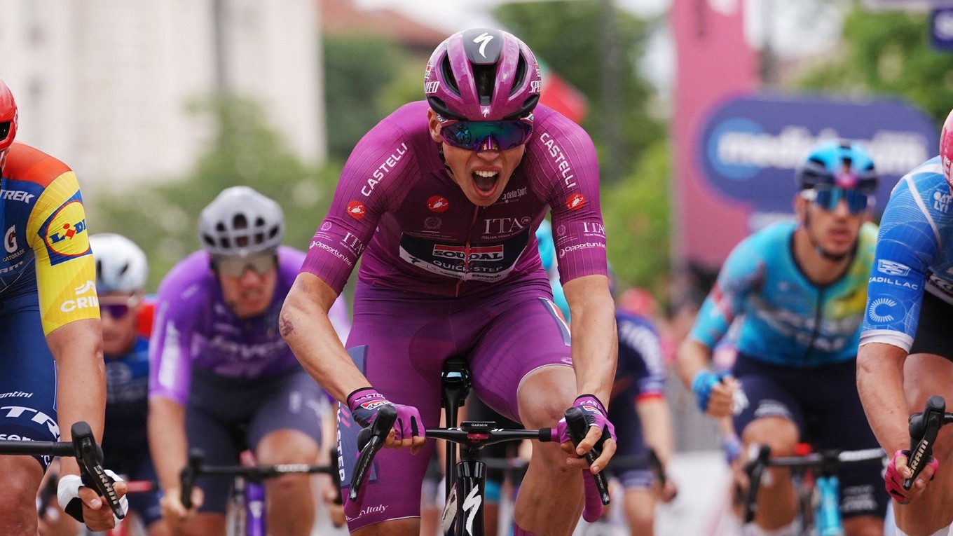 Francúzsky cyklista Paul Magnier vyhráva 3. etapu na Giro d'Italia 2026. 