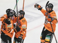 Gólová radosť hráčov Košíc počas zápasu 20. kola hokejovej Tipos extraligy HC Košice - HK Spišská Nová Ves.