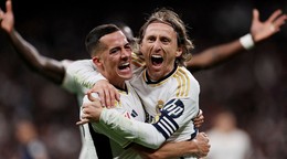 Lucas Vazquez a Luka Modrič sa radujú z gólu
