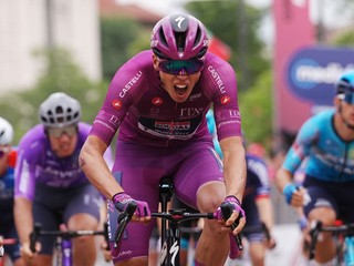 Francúzsky cyklista Paul Magnier vyhráva 3. etapu na Giro d'Italia 2026. 