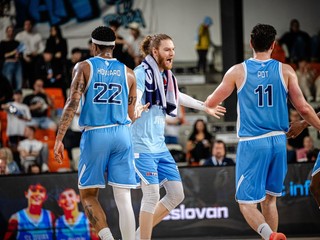 Hráči BC Slovan Bratislava. 