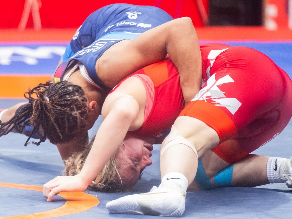 sprava slovenská zápasníčka Réka Hegedüsová a Maria Victoria Baezová zo Španielska 