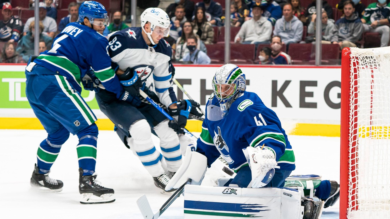 Brankár Jaroslav Halák v prípravnom zápase NHL proti Winnipegu.