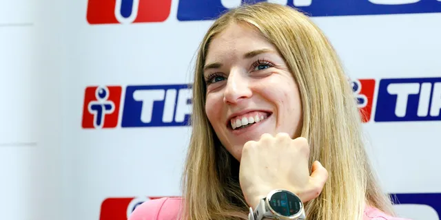 Slovenská atlétka Emma Zapletalová počas tlačovej konferencie po návrate z premiérových Ultimatívnych majstrovstviev sveta v atletike v Budapešti. 