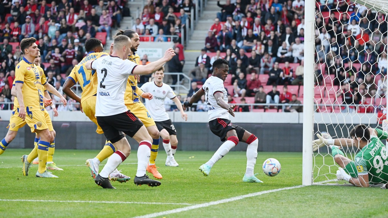 Abdulrahman Taiwo v zápase Spartak Trnava - Dunajská Streda.