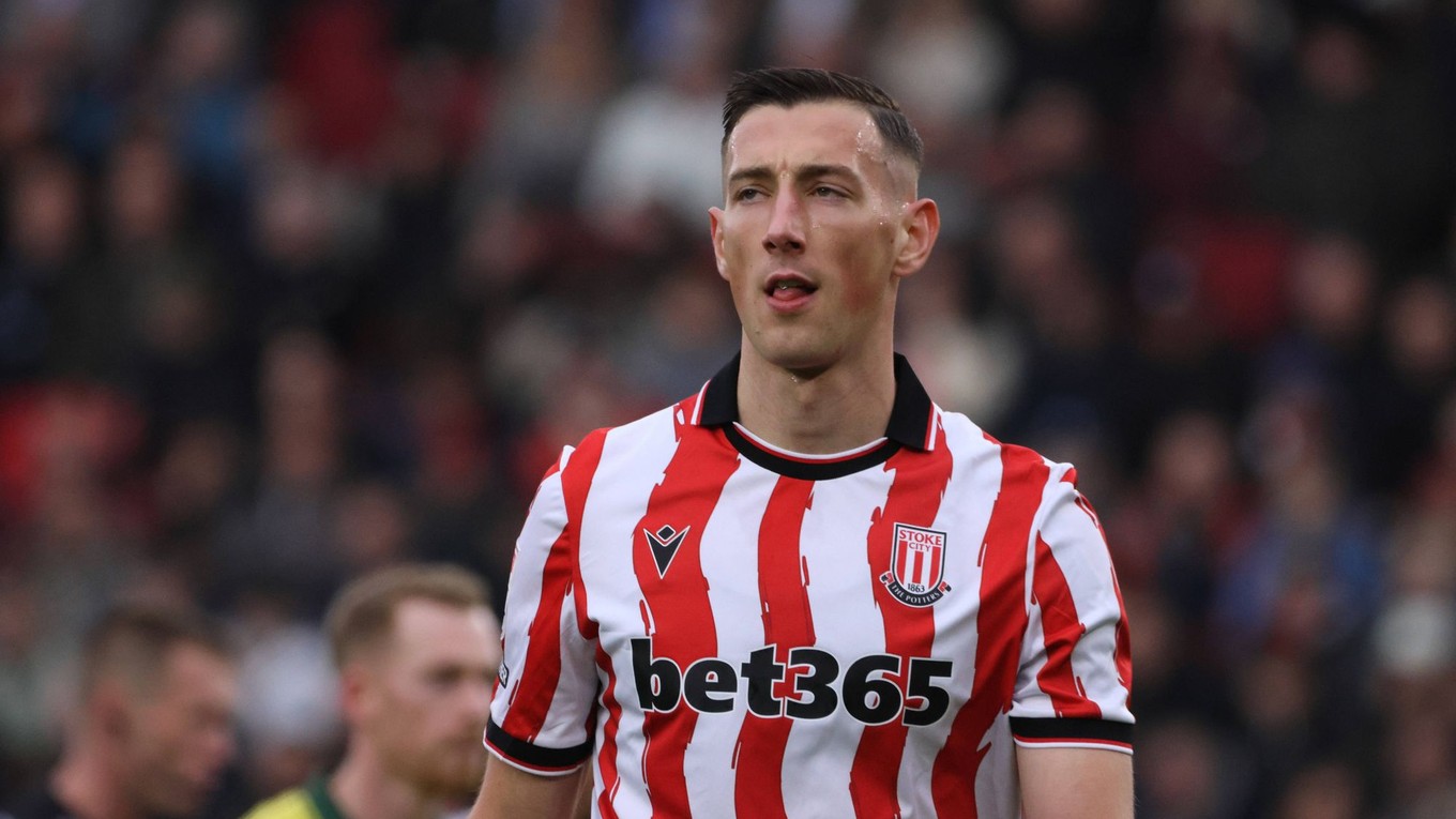 Róbert Boženík v drese Stoke City.