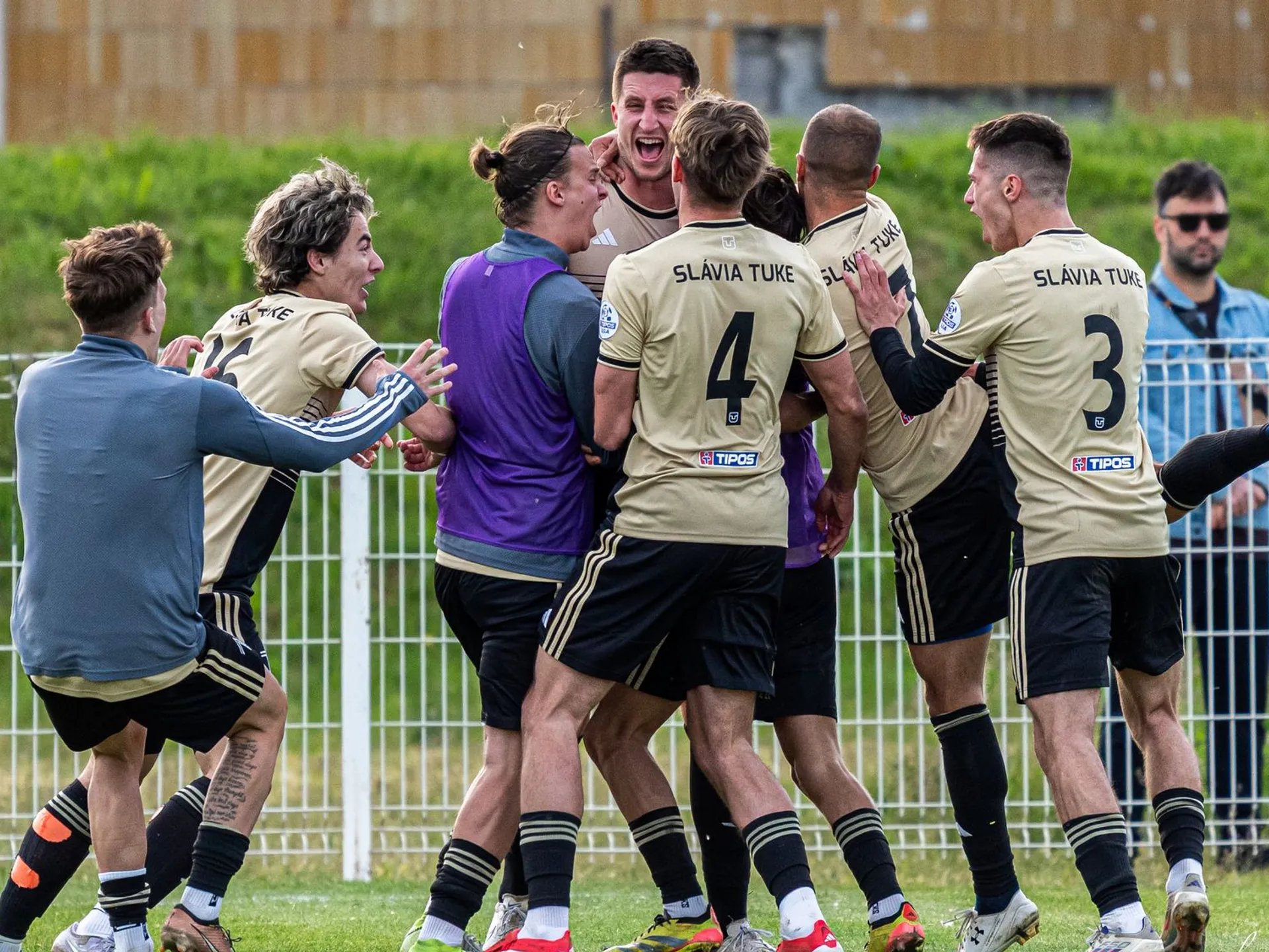 TIPOS III. LIGA – Slávia odštartovala majstrovské oslavy, bitka o trón západu sľubuje drámu