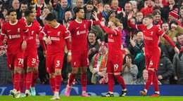 Hráči Liverpooli sa radujú z gólu