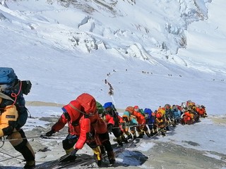 Záber pri výstupe na najvyššiu horu sveta Mount Everest v Nepále, ilustračná fotografia. 