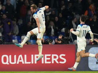 Harry Kane sa teší po strelenom góle v zápase Taliansko - Anglicko v kvalifikácii EURO 2024.