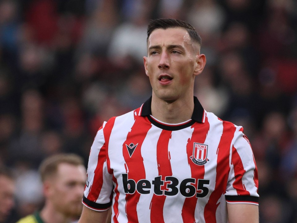 Róbert Boženík v drese Stoke City.