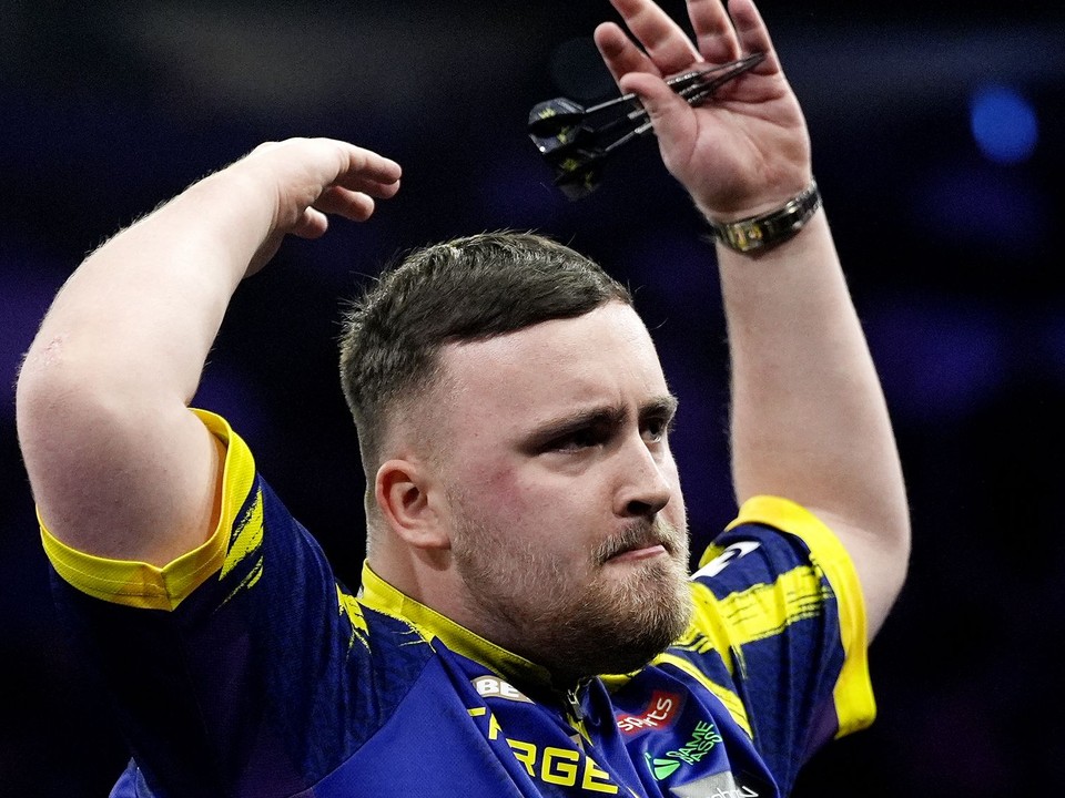 Anglický šípkar Luke Littler.