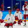 Hokejisti Ruského olympijského výboru po prehre vo finále ZOH 2022.