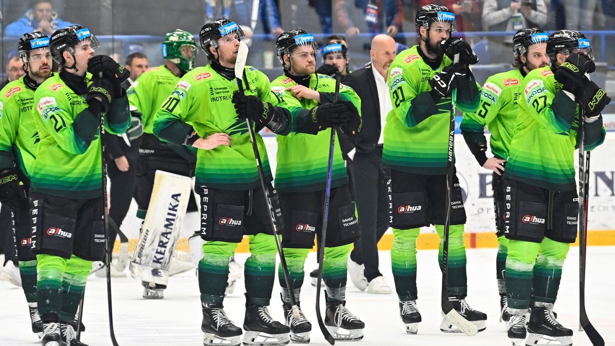 Hráči Žiliny po šiestom zápase štvrťfinále play off hokejovej Tipsport ligy.