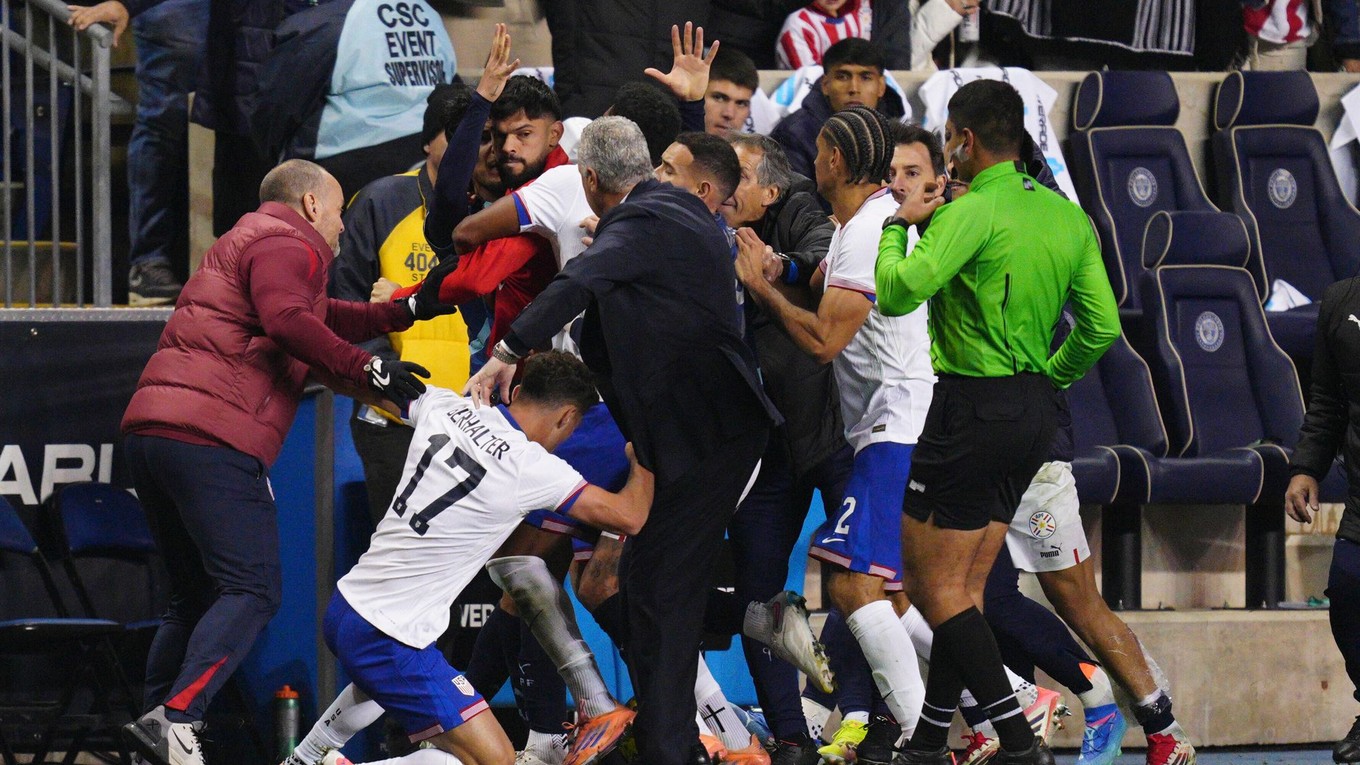 Šarvátka v zápase USA - Paraguaj