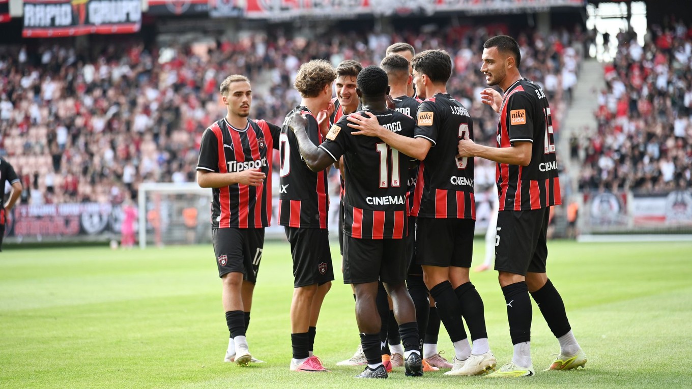 Na snímke radosť hráčov Trnavy po strelení gólu počas prípravného zápasu FC Spartak Trnava - Besiktas Istanbul.