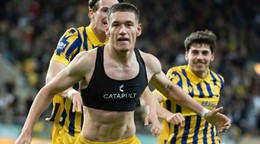 Na snímke gólová radosť futbalistov DAC po góle na 2:1, v popredí strelec gólu Damir Redzic.