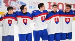 Na snímke hráči Slovenska sa tešia z výhry po zápase základnej A-skupiny.