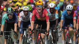Nórsky cyklista Sören Waerenskjold sa teší z víťazstva v 11. etape Tour de France.