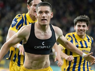 Na snímke gólová radosť futbalistov DAC po góle na 2:1, v popredí strelec gólu Damir Redzic.