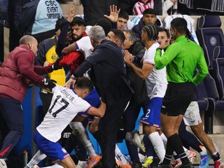 Šarvátka v zápase USA - Paraguaj