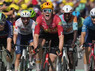 Nórsky cyklista Sören Waerenskjold sa teší z víťazstva v 11. etape Tour de France.